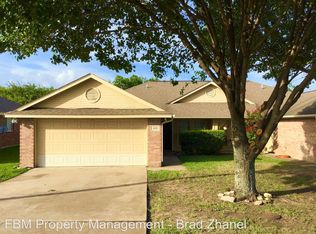 325 Lois St, Waxahachie, TX 75165