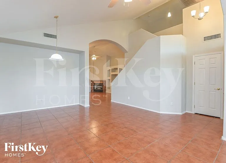 616 S Rincon Rising Rd — Photo 2