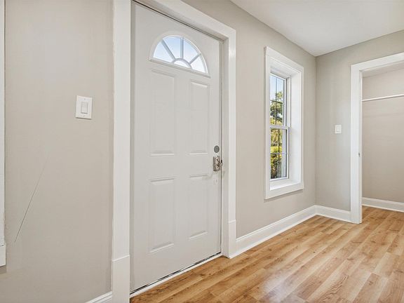 5th image of 1122 Emerson Ave