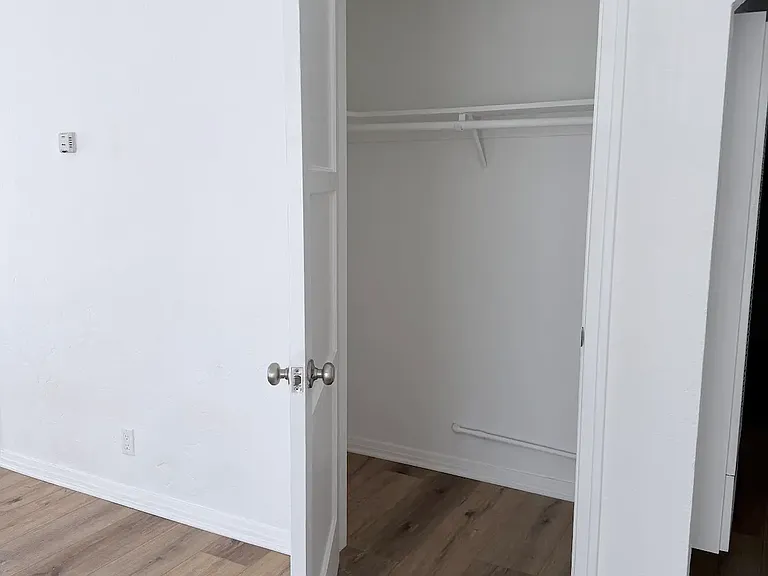 238 N Clark Dr #7 — Photo 11