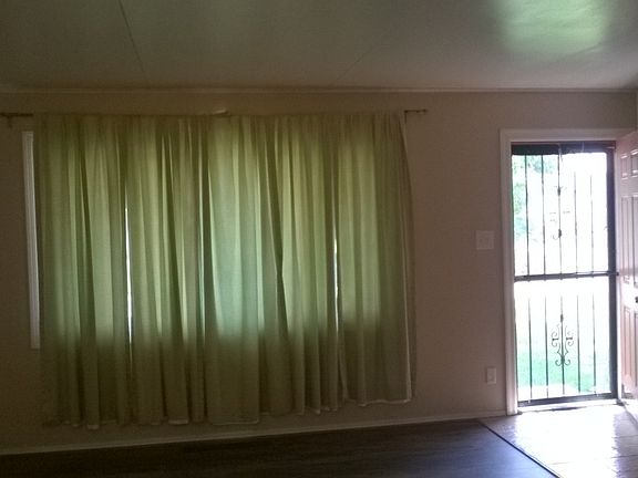 view of front entry with ceramic tile