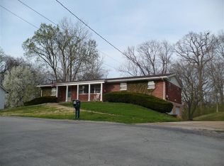 124 Highwood Dr, Belleville, IL 62223