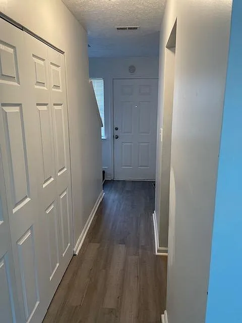 2 bed, 1.5 bath, 970 sqft, $1,600 — Photo 3