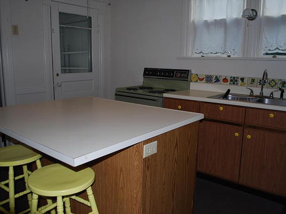 2nd image of 331 Erie St