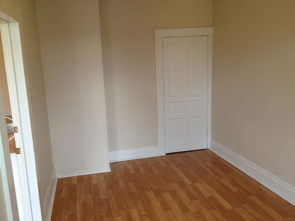 Bedroom (Closet door)