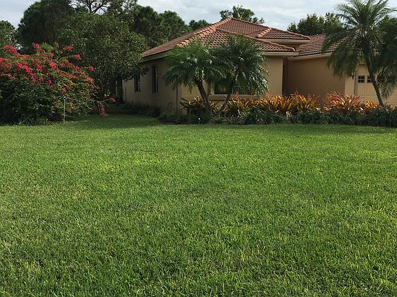 3rd image of 575 SW Lake Charles Cir