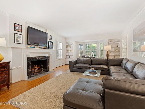 4th image of 6121 N Forest Glen Ave