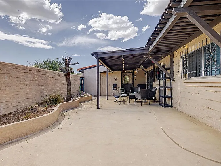 5277 N Tigua Dr — Photo 24