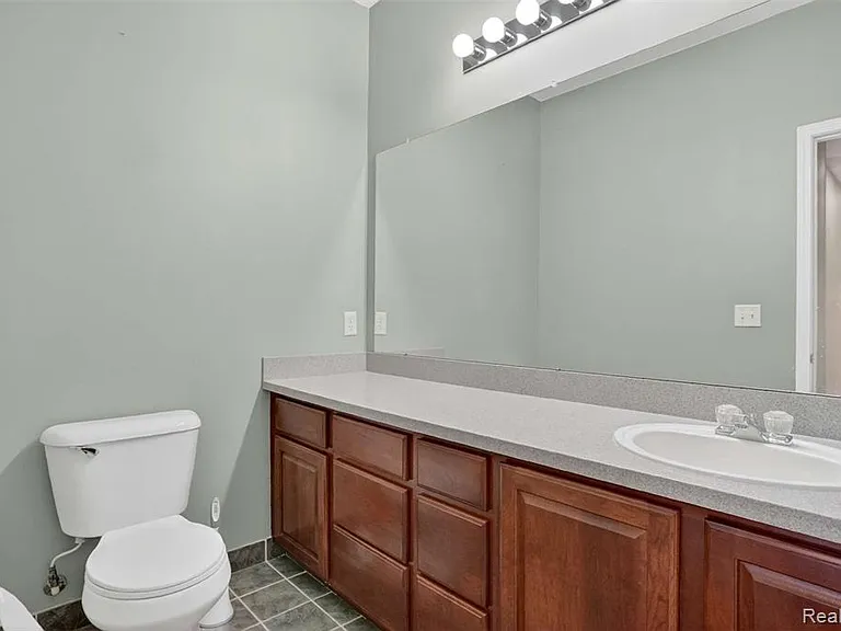 22680 Goddard Rd — Photo 22