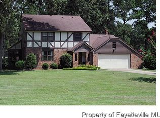108 Bledsoe St, Hope Mills, NC 28348