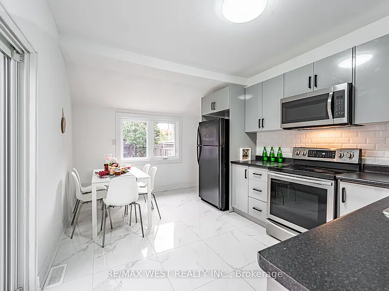 132 22nd St — Photo 14