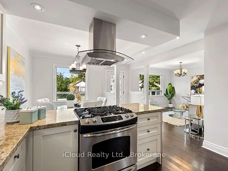 37 Collinson Blvd — Photo 9