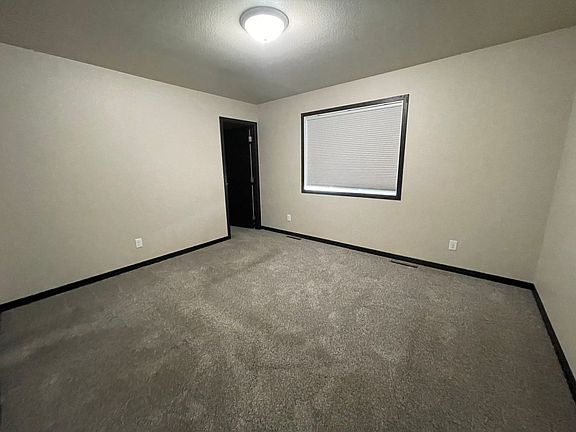 5th image of 3229 39th Ave S