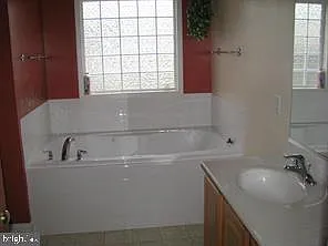 28 Grassland St — Photo 8