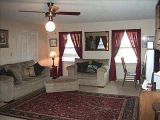 4th image of 213 Kenilworth Dr