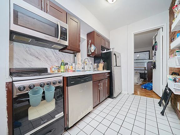 5th image of 335 W 43rd St APT 3A