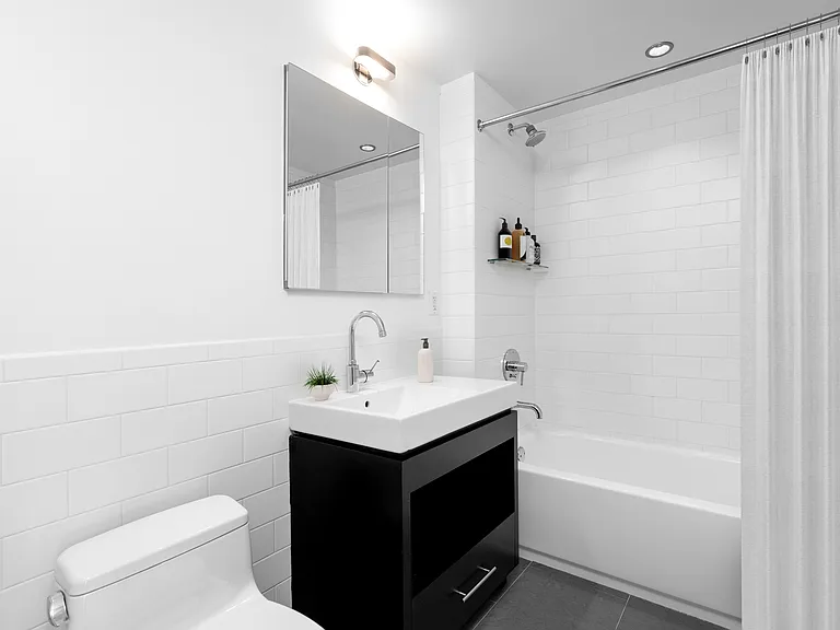 554 W 54th St #25Y — Photo 11
