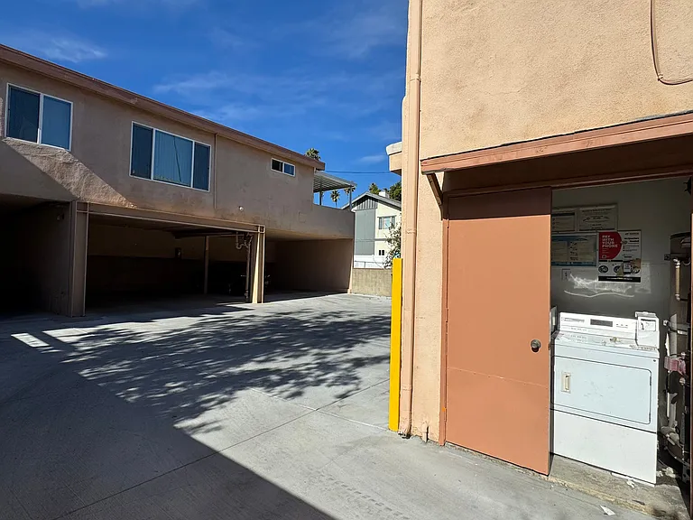 101 N Sierra Bonita Ave — Photo 4