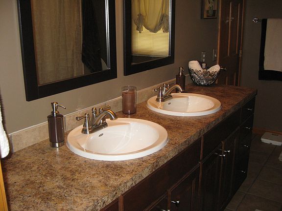 3rd image of 4768 Summercrest Dr