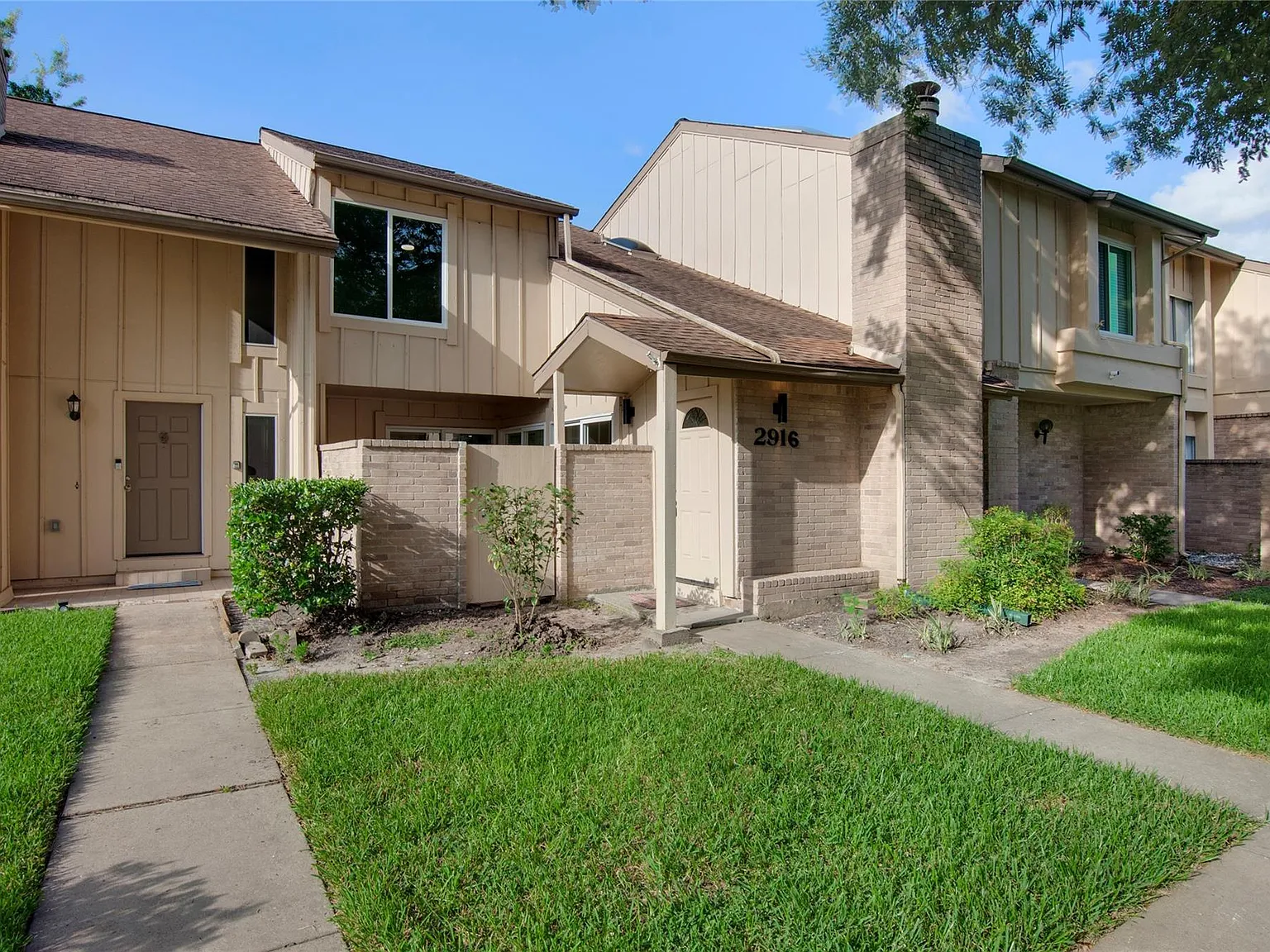 3 bed, 2.5 bath, 1835 sqft, $2,100 — Photo 1