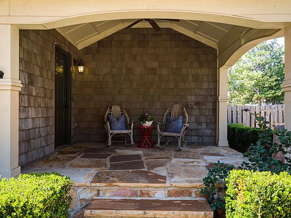 2nd image of 1000 Granbury Rd