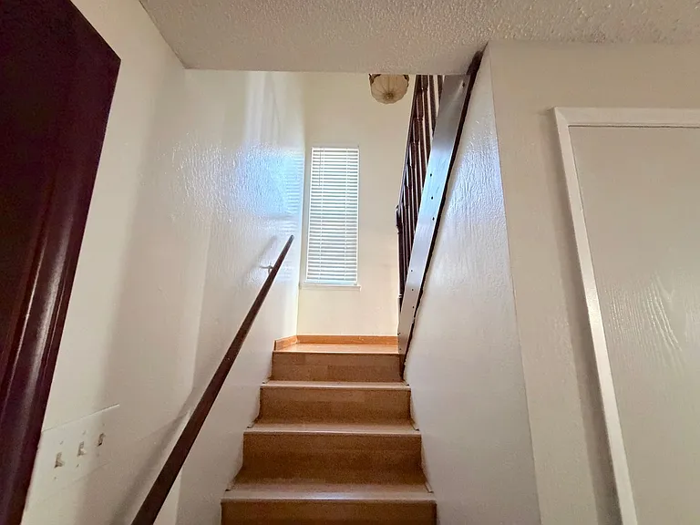 1862 Espee Ct — Photo 22
