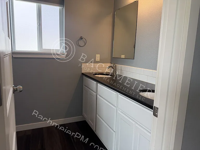 151 SW Nye Ave — Photo 9