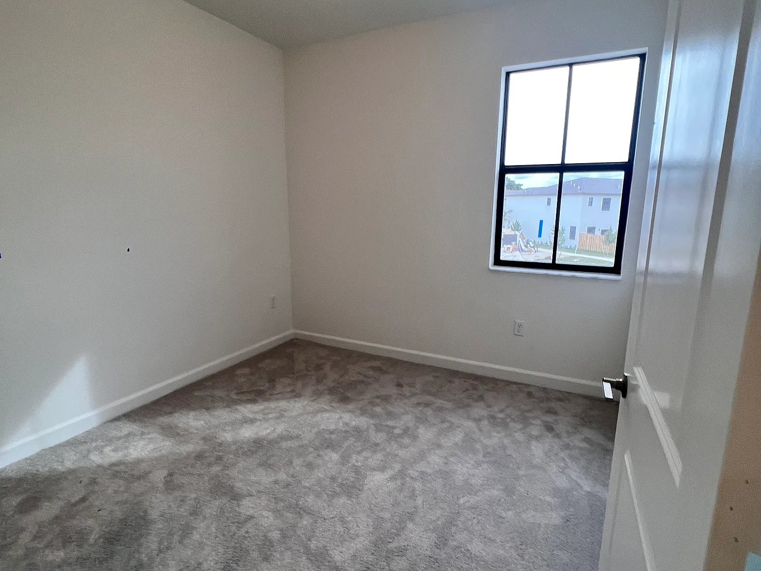 3 bed, 2.5 bath, 1668 sqft, $2,850 — Photo 3