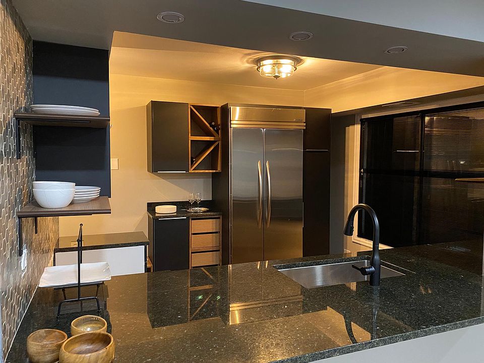 1st image of 1413 N Sterling Ave Unit 104