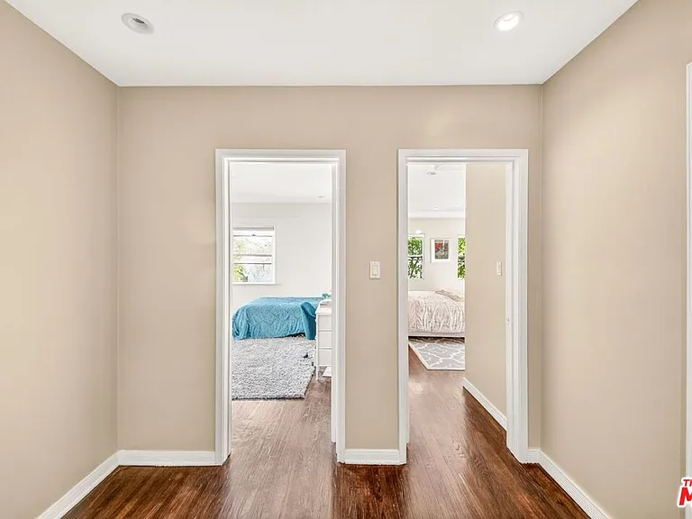 9928 Robbins Dr — Photo 33