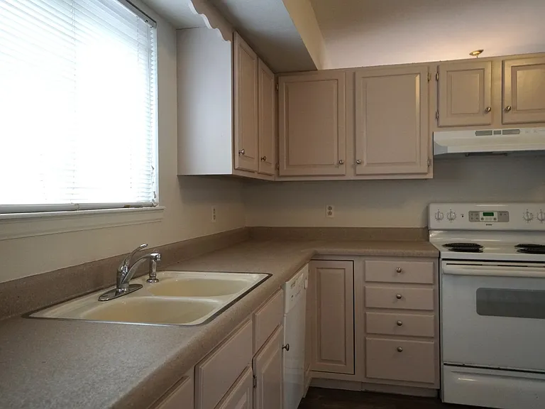 2205 Parliament Dr — Photo 9