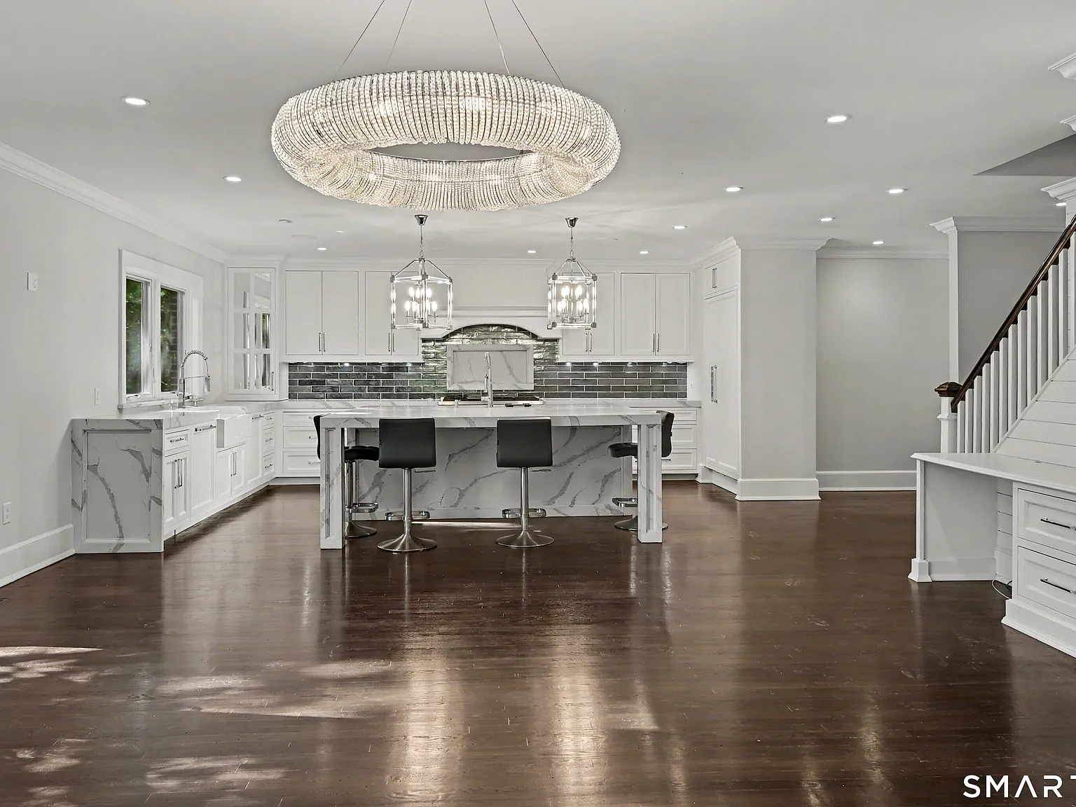 4 bed, 6.0 bath, 4972 sqft, $25,000 — Photo 3