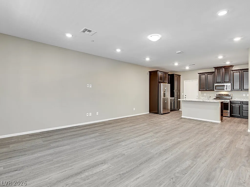 3 bed, 2.5 bath, 1543 sqft, $2,300 — Photo 4