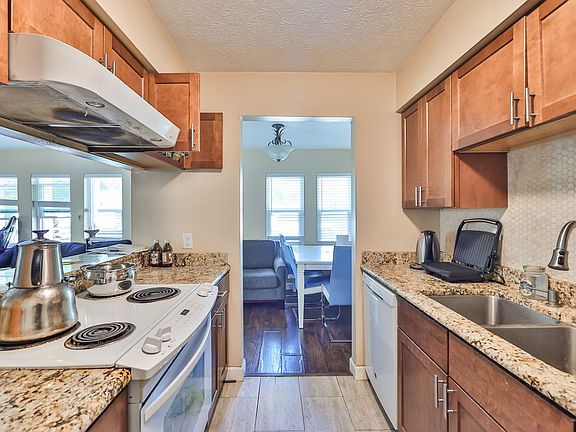 3rd image of 103 N Kingsway Rd