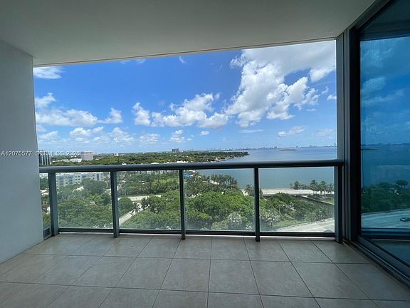 2nd image of 601 NE 36th St APT 1209