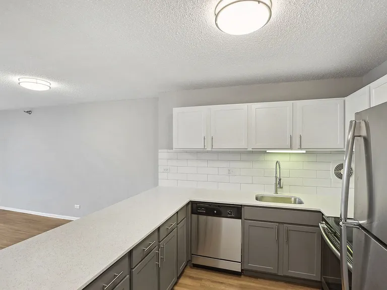 100 Forest Place Apartments — Photo 49
