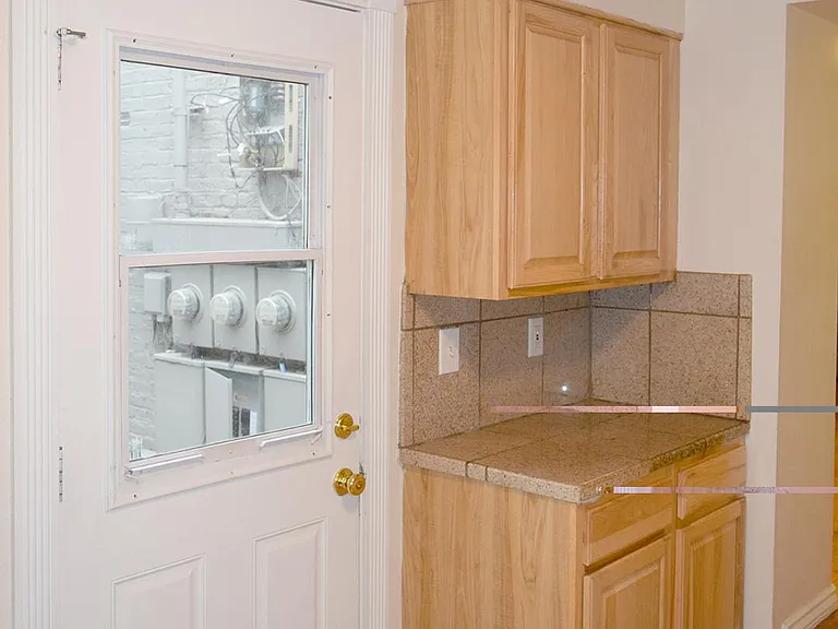 2532 N Clay St — Photo 5