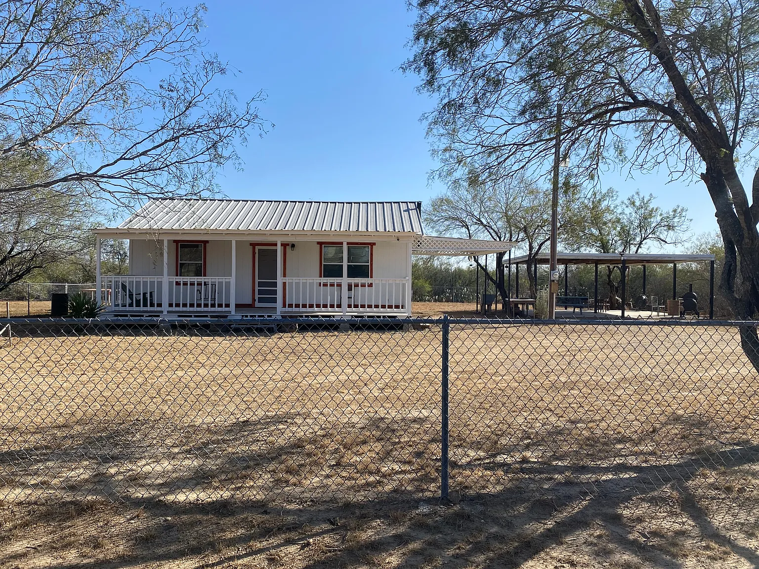 2 bed, 720 sqft, $1,000 — Photo 1
