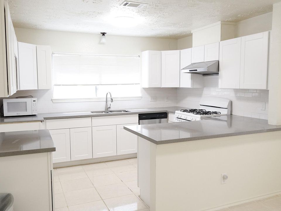 1st image of 11102 Almond Grv