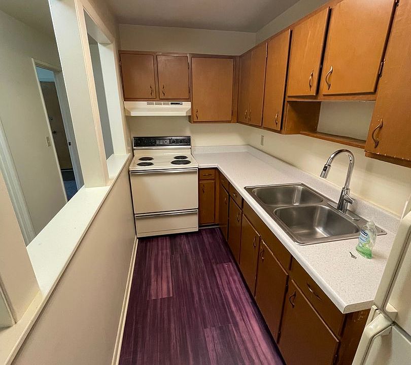 1st image of 1161 W Carriage Dr #1