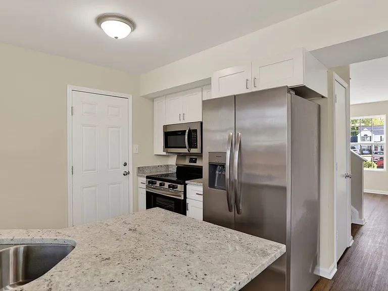 713 Emerald Ct — Photo 6