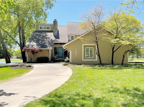 12807 Pembroke Cir, Leawood, KS 66209