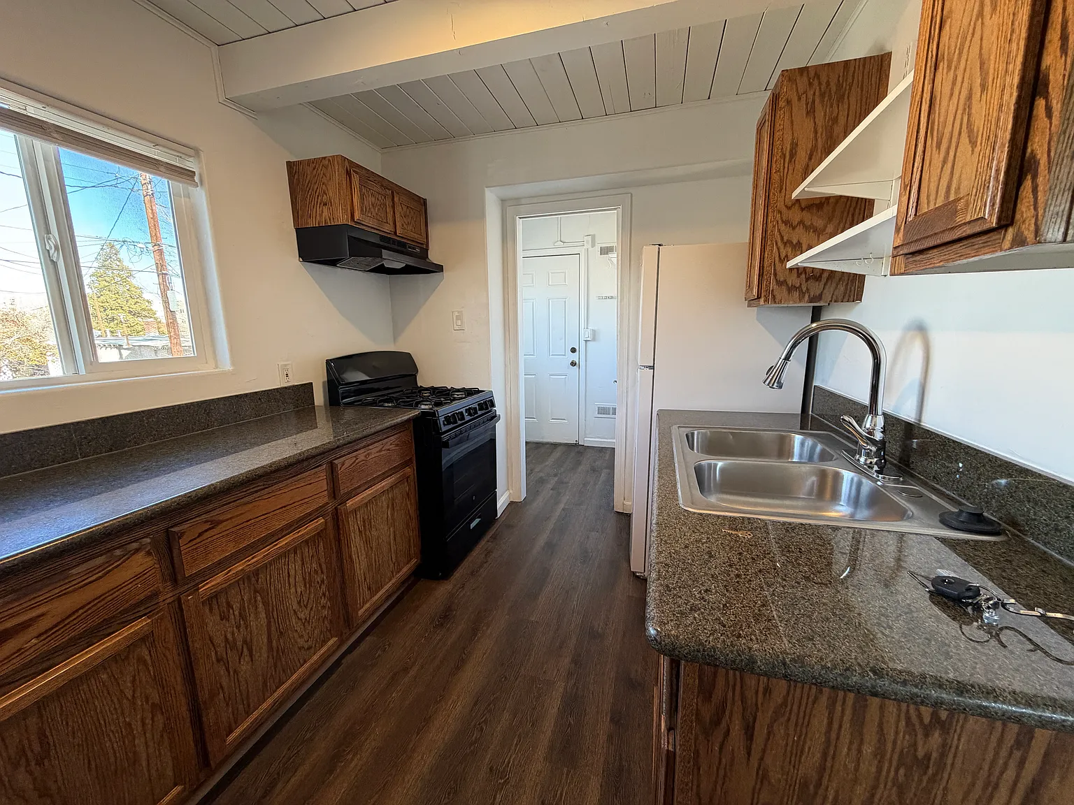 2 bed, 714 sqft, $1,350 — Photo 1