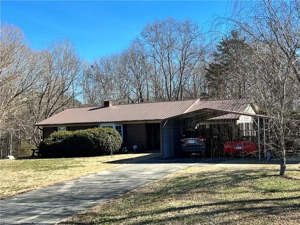 2334 Lake Lucas Rd, Sophia, NC 27350