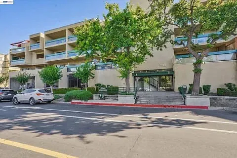 1771 Broadway St — Photo 3