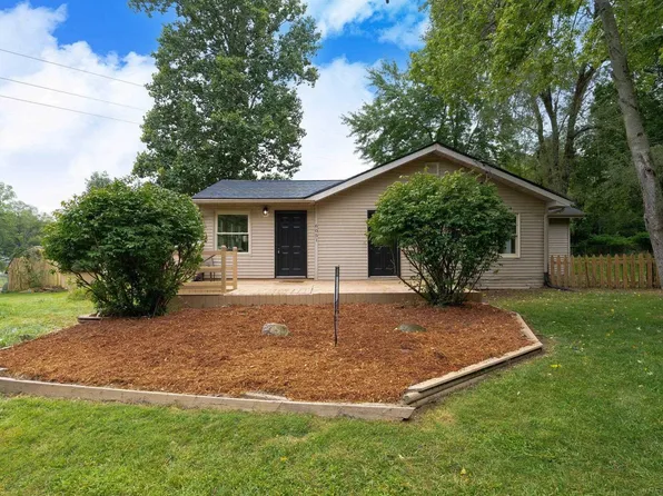 6051 N 42nd St, Augusta, MI 49012