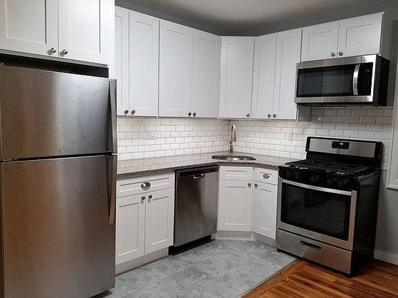 4th image of 135 Meserole St #2