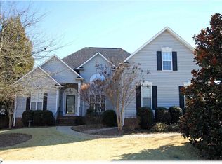 8 Coach Ln, Simpsonville, SC 29681