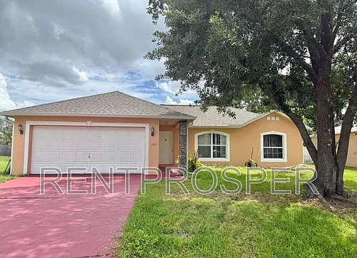220 Canterbury Ct Photo 1