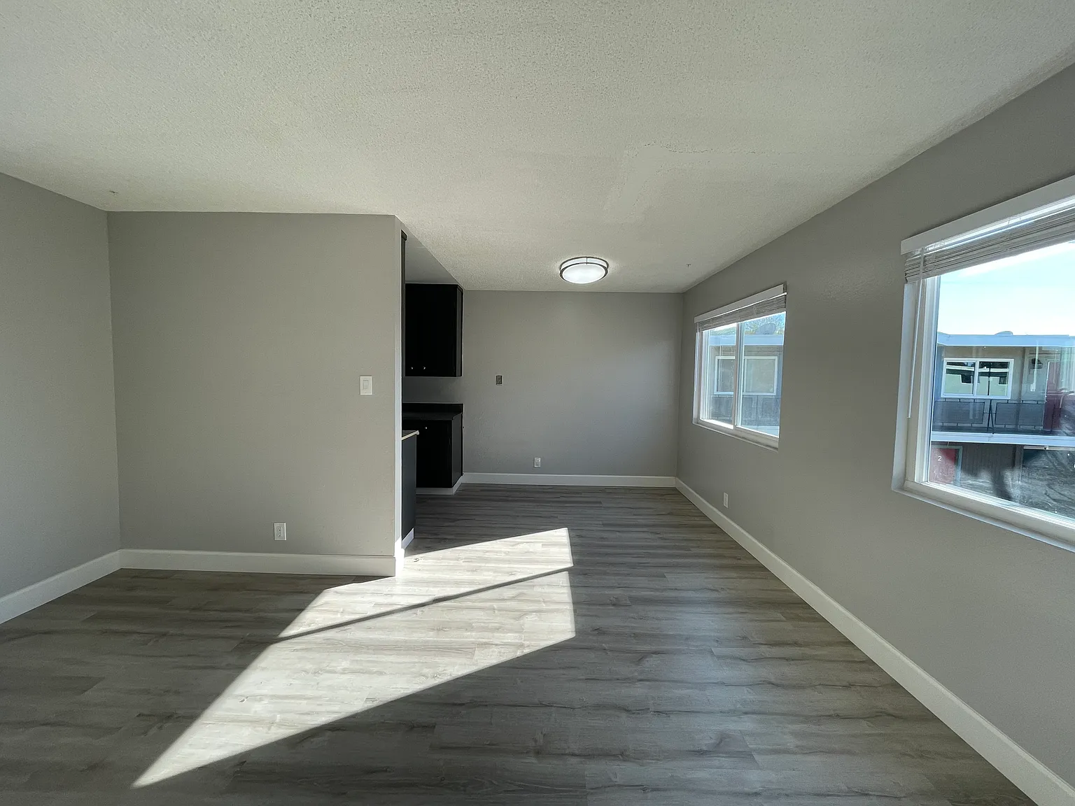 2 bed, 850 sqft, $2,200 — Photo 1